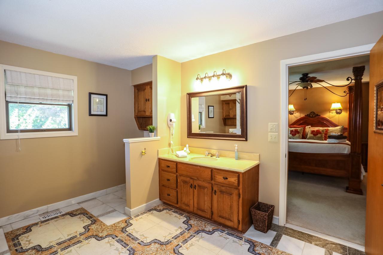 רוג'רס The Lodge At Beaver Lake Bed And Breakfast מראה חיצוני תמונה